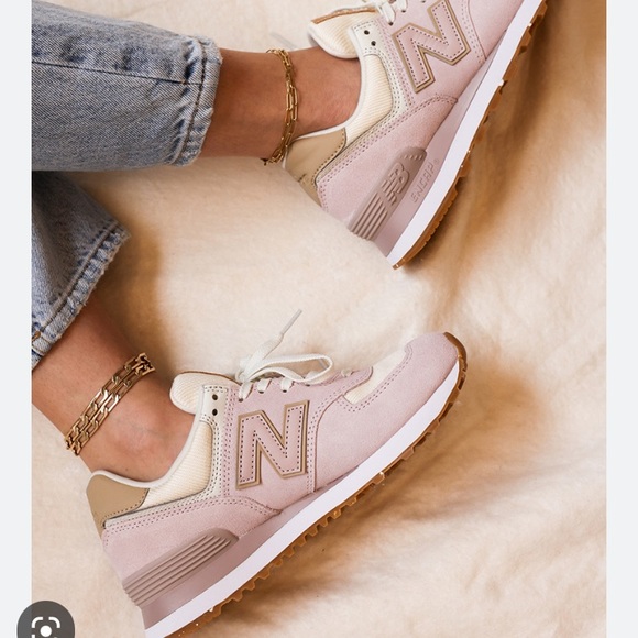 New Balance 574 Woman’s Sneaker - Picture 1 of 10